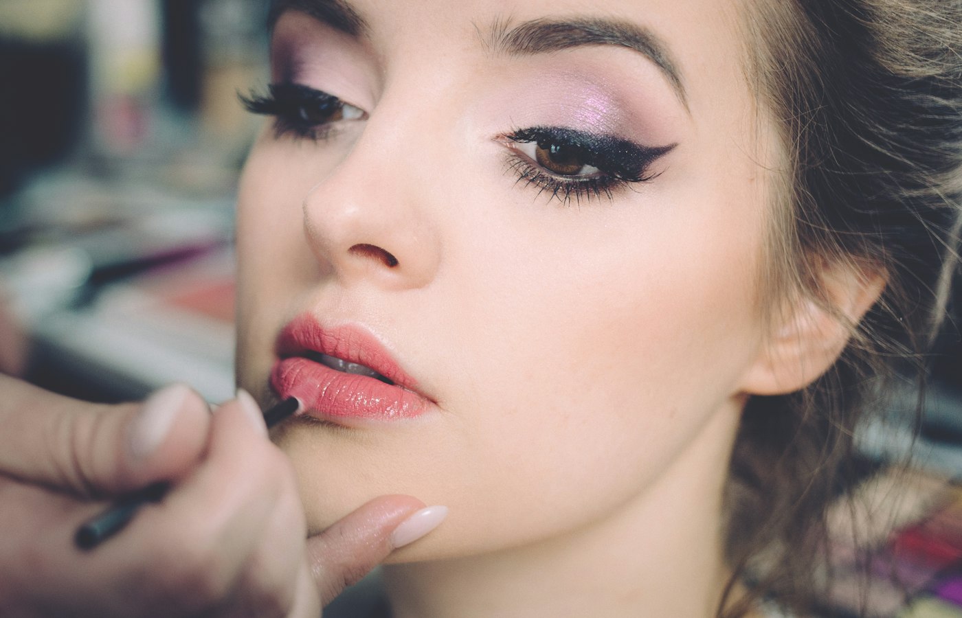 Cum alegi makeup artistul potrivit pentru evenimentul tău