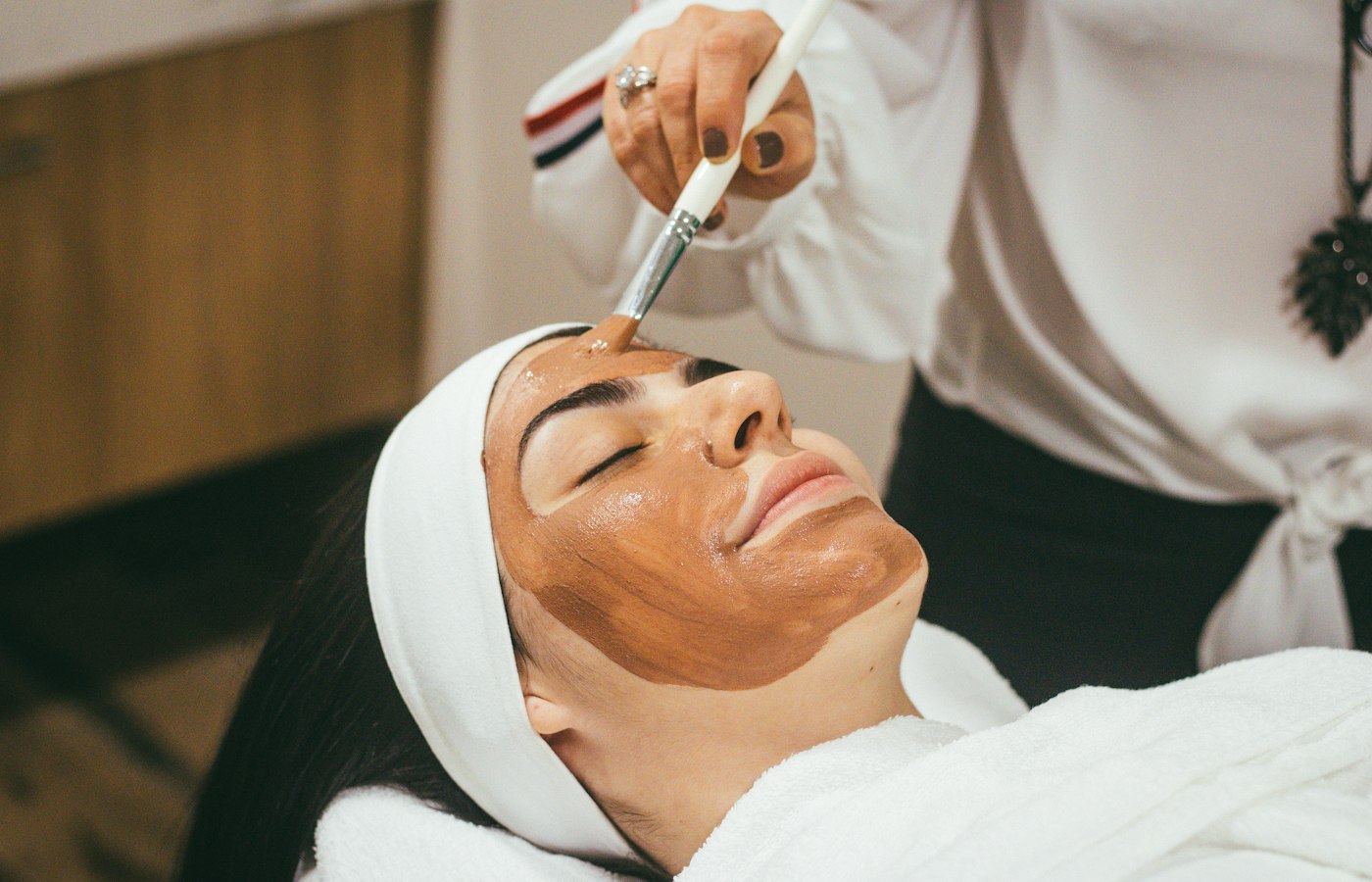 Curățarea facială profesională: ce presupune și cât de des se face